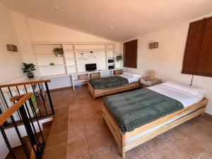 a bedroom with two beds in a room at Alojamiento Rural Ikigai in Losa del Obispo