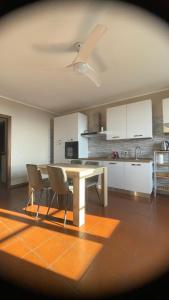 a kitchen with a table and chairs in it at Ampio appartamento centro storico - Famiglie in Montalto Pavese