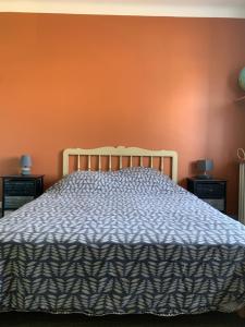 a bed in a bedroom with two night stands at Chambre cosy avec salle de bain privée et piscine au calme in Saint-Sylvestre-sur-Lot +14 photos