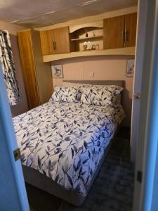 a small bed in a small room with a bed sqor at Dora's 5 Berth Static with stunning views in Saint Martin