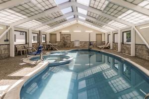 a large indoor pool with a large ceiling at Comfort Inn & Suites West Springfield in West Springfield