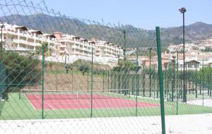 Tenis a/nebo squash v ubytování Benalmádena Del Mar Apartments nebo okolí
