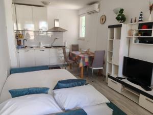 a living room with a couch and a kitchen at Guest House Oscar near the Sea and river in Mokošica