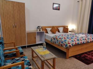 a hotel room with a bed and a table at Hotel Ratnouday in Kāndi