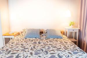 Posteľ alebo postele v izbe v ubytovaní Apartament Fajansowy + 4 fotografie