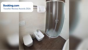 two pictures of a bathroom with a toilet and a shower at Asiago Millepini in Asiago +15 photos