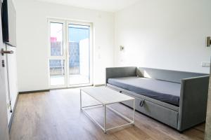 a living room with a couch and a table at La Casa Motel in Schaafheim
