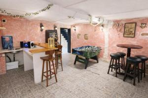 a room with a bar and a ping pong table at Das blaue Haus - Huize Hubertus in Sankt Andreasberg