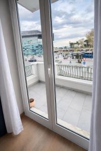 a room with a window with a view of the beach at BEDS&ROOMS TIBURTINA - Beds, Posti letto in Rome