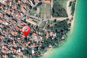 a red hot air balloon flying over a city at Casa do Sol - 300M da Praia - Ar condicionado in São Pedro da Aldeia