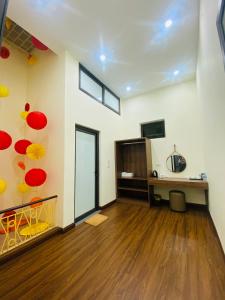 an empty room with a desk in a room at CHIRU House Ninh Bình in Ninh Binh