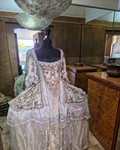 a dress on a mannequin in a room at Hotel Villa Reale in Noventa Padovana