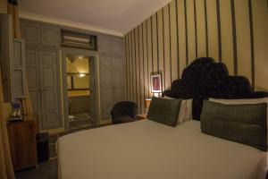 Postel nebo postele na pokoji v ubytování Riad Utopia Suites And Spa
