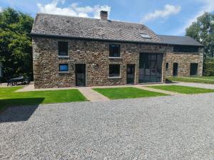 a stone house with a gravel driveway at Chez Amand in Devantave