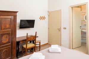 a bedroom with a desk and a bed and a table at Hotel Doria in Bellaria-Igea Marina