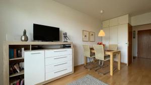 a living room with a table with a tv on it at Accumer EE in Langeoog