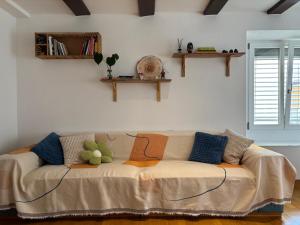 a living room with a couch in a room at Sacasa in Langenbruck