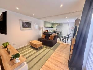 a living room with a couch and a table at Maison cosy - 4 pers - Disney & Route du Champagne in Citry