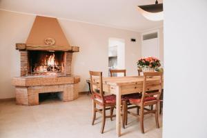 a dining room with a table and a fireplace at Ca' Perenzin in Tarzo