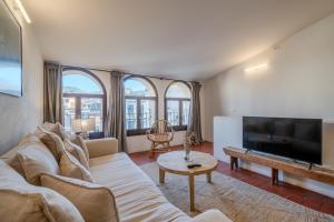 a living room with a couch and a flat screen tv at Flateli Santa Clara 22 in Girona