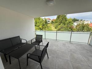 a patio with two chairs and a table on a balcony at Ferienwohnung 2 Stock Bad Schallerbach in Bad Schallerbach