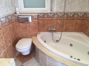 Kúpeľňa v ubytovaní Villa Gardenia mit Pool und traumhaftem Meerblick