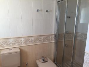 Kúpeľňa v ubytovaní Villa Gardenia mit Pool und traumhaftem Meerblick
