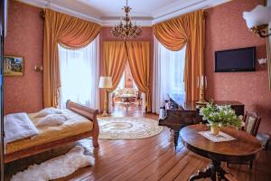 a large living room with a bed and a table at Birinu Castle in Bīriņi