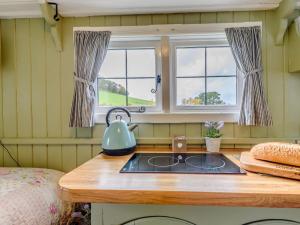 a kitchen counter with a stove in a room at 1 Bed in Hereford oc-79576 in Byford