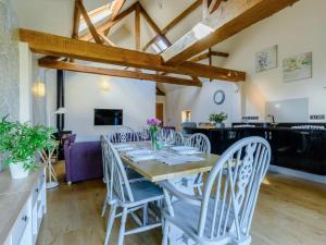 a dining room with a table and chairs at 2 Bed in Evesham oc-89305 in Church Lench