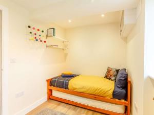 a small bedroom with a yellow bed in a room at 2 Bed in Ilkley oc-89554 in Ilkley