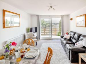 a living room with a table and a couch at 3 Bed in Aylesbury oc-88963 in Shabbington