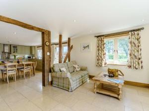 a living room with a couch and a table at 2 Bed in Thame oc-cc068 in North Aston