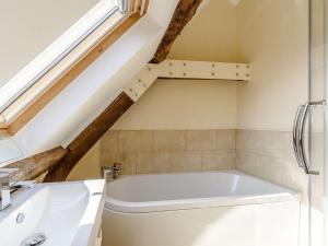 a bathroom with a white tub and a sink at 2 Bed in Thame oc-cc068 in North Aston +27 photos