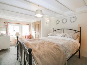 a bedroom with a large bed in a room at Quince Cottage in Lewes