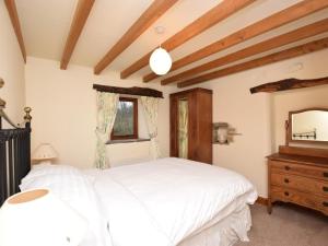a bedroom with a white bed and a mirror at 2 Bed in Hope Valley oc-pk431 in Aston