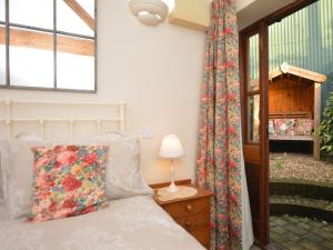 a bedroom with a bed and a window at 1 Bed in Leighton oc-80726 in Leighton