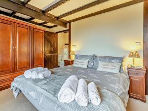 a bedroom with a bed with towels on it at 2 Bed in Dulverton oc-90558 in Dulverton +12 photos