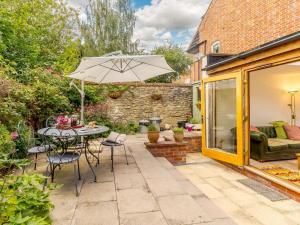 a patio with a table and an umbrella at 2 Bed in Ludlow oc-40329 in Ludlow