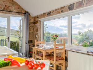 a kitchen with a table with tomatoes on the counter at 1 Bed in Buxton oc-74351 in Flash