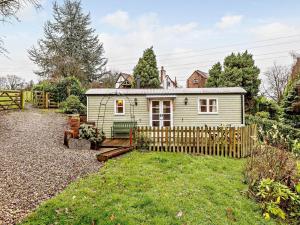 a tiny house in a garden with a fence at 1 Bed in Leighton oc-80727 in Leighton