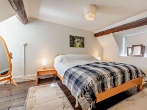 a bedroom with a bed and a mirror at 1 Bed in Kidderminster oc-82957 in Cleobury Mortimer