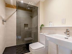 a bathroom with a shower and a toilet and a sink at 5 Bed in Leek oc-79543 in Grindon +26 photos