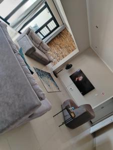 an overhead view of a living room with a couch and a tv at Shotleft on Wye RD in Margate