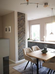 a dining room with a table and chairs in a kitchen at Superior - Appartement Amélie in Potsdam