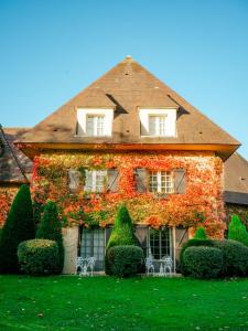 a house with ivy growing on the side of it at Briqueterie Champagne, A Beauvallon Hotel & Spa in Vinay