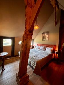 a bedroom with a large bed in the attic at De Oranjehoeve in Holthone