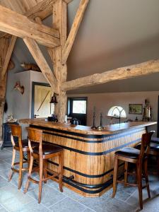 a large wooden bar in a room with wooden beams at De Oranjehoeve in Holthone