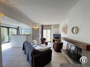 a living room with a couch and a fireplace at Les Jasmins in Collioure