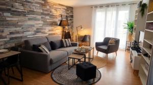 a living room with a couch and two chairs at L'Indus -HyperCentre-WIFI-2à4pers in Saint-Nazaire